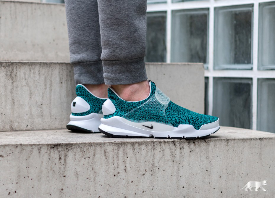 Nike sock dart safari hotsell